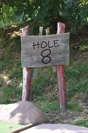 Hole 8, Minigolf